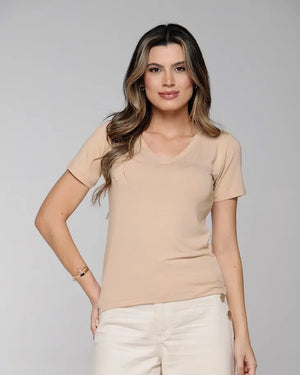 T-shirt Essencial Gola V - Divina Garota