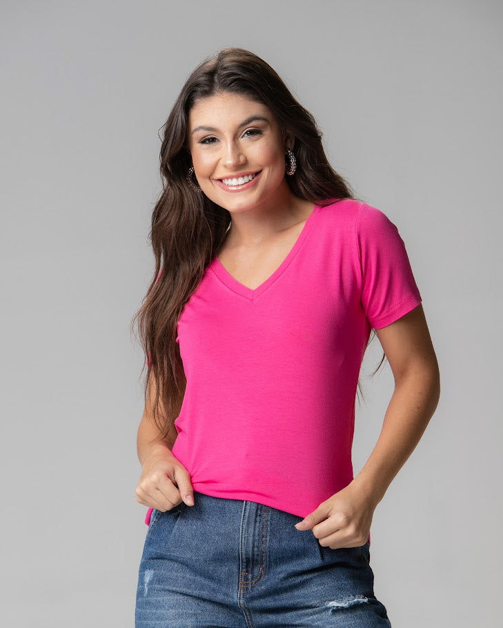 T-shirt Essencial Gola V - Divina Garota
