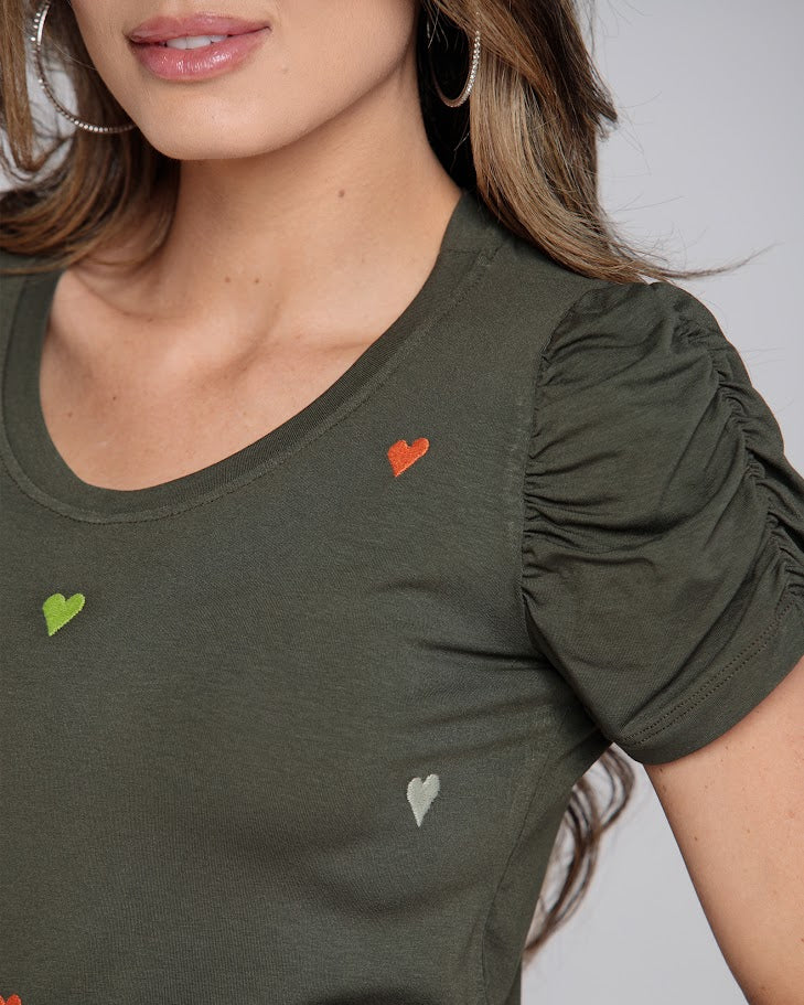 T-Shirt Bufante Bordada Corações