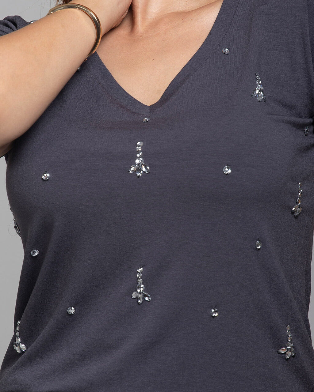T-shirt Gotas Cristal Bordada Manual Chumbo