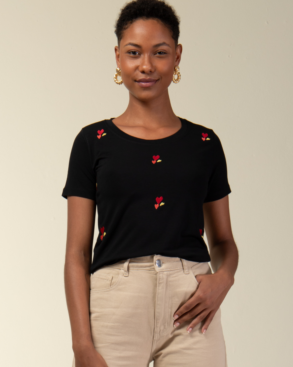 T-shirt Corações Bordado