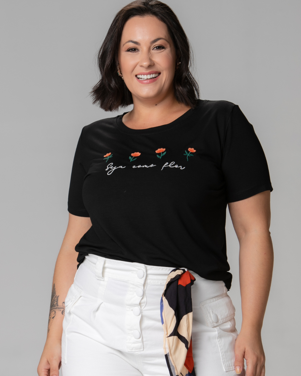 T-shirt Bordada Seja como flor