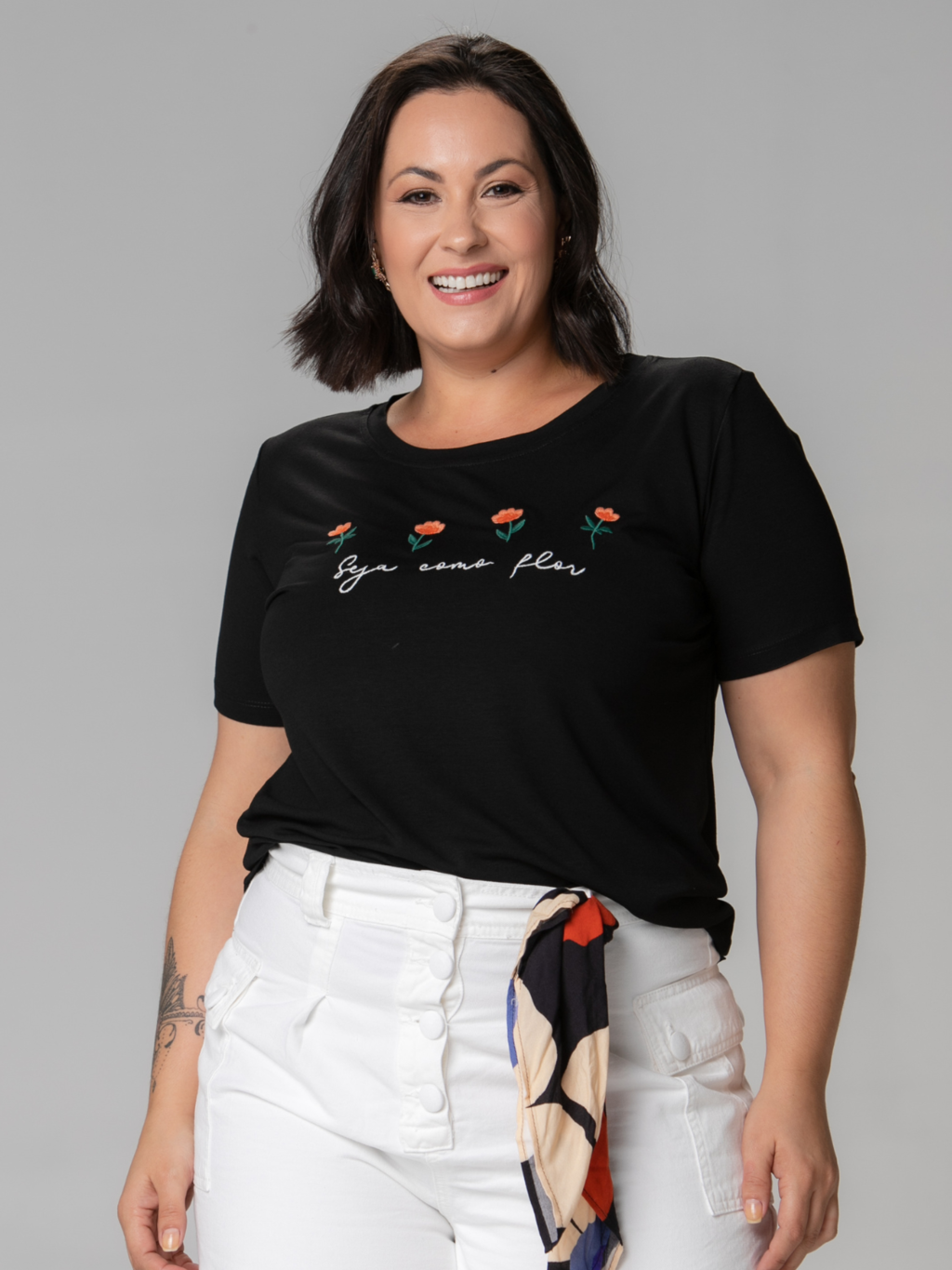 T-shirt Bordada Seja como flor