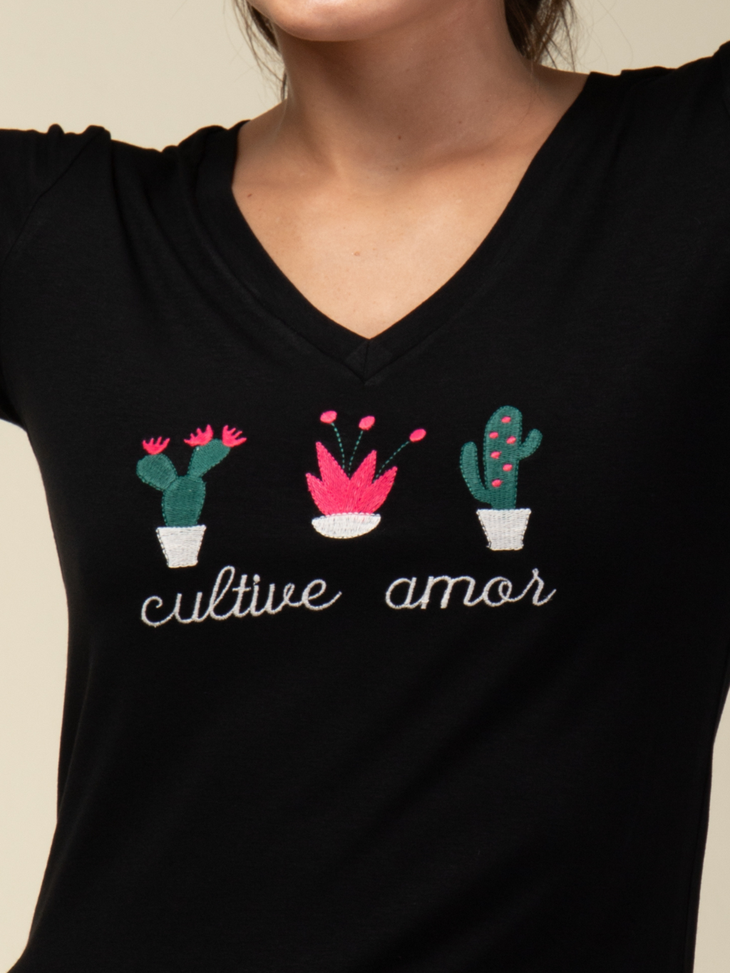 T-shirt Bordada Cultive Amor - Divina Garota