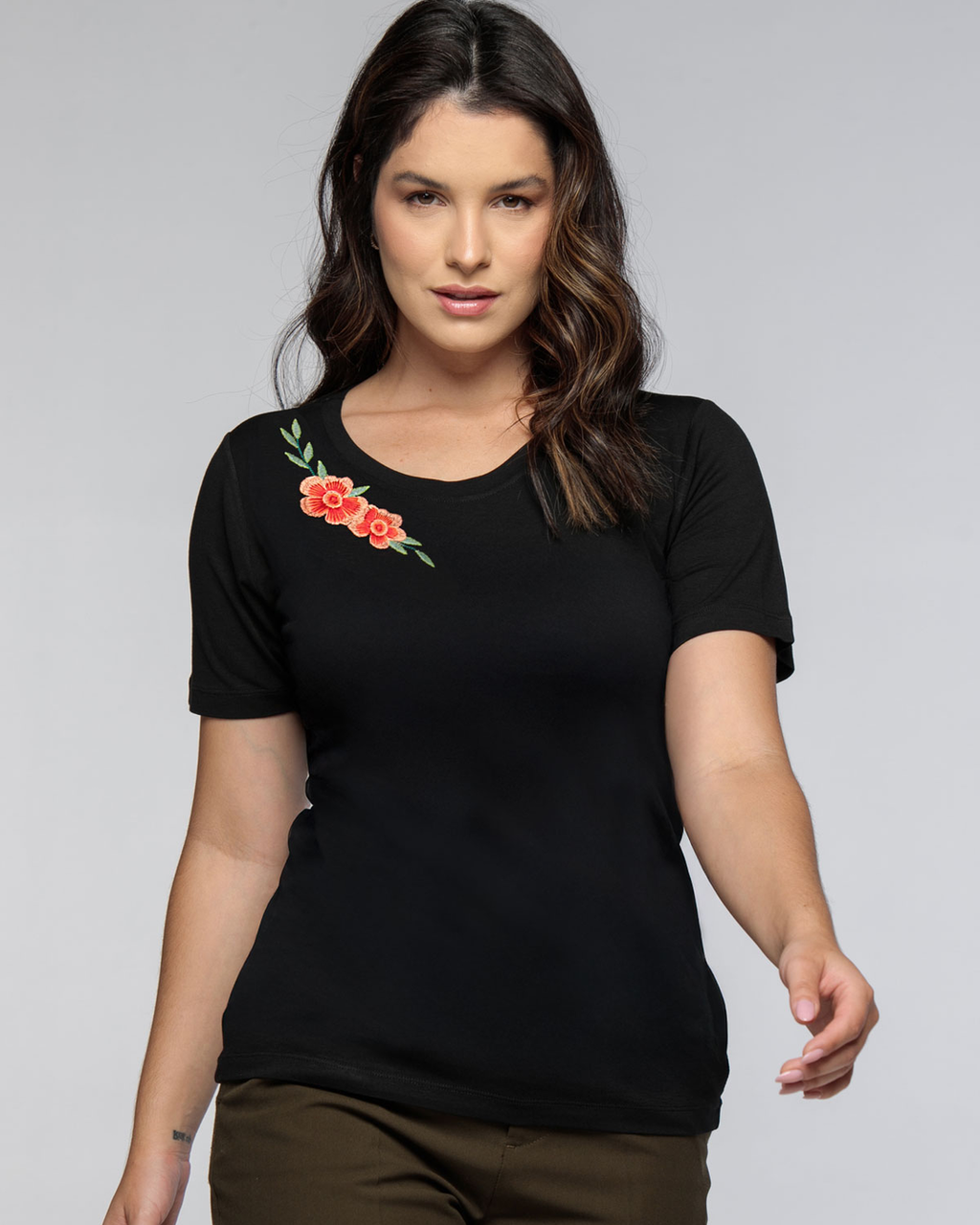 T-shirt Bordada Essência Floral