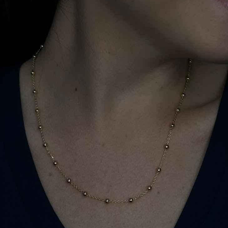 Colar com Esferas Lisas Douradas