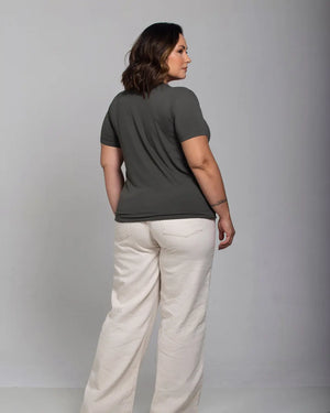 T-shirt Essencial Gola V - Divina Garota