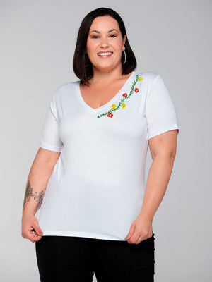 T-shirt Encanto Floral Bordada Manual - Divina Garota
