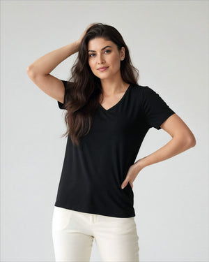 Kit 2x T-shirt Essenciais Gola V - Divina Garota