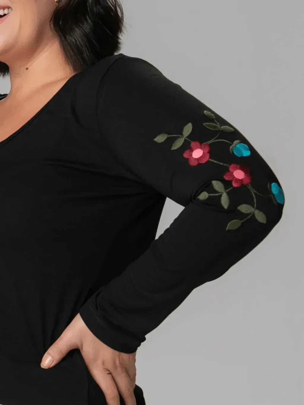 Manga Longa Floral Bordado - Divina Garota