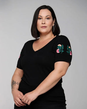 T-shirt Bordada Flores - Divina Garota