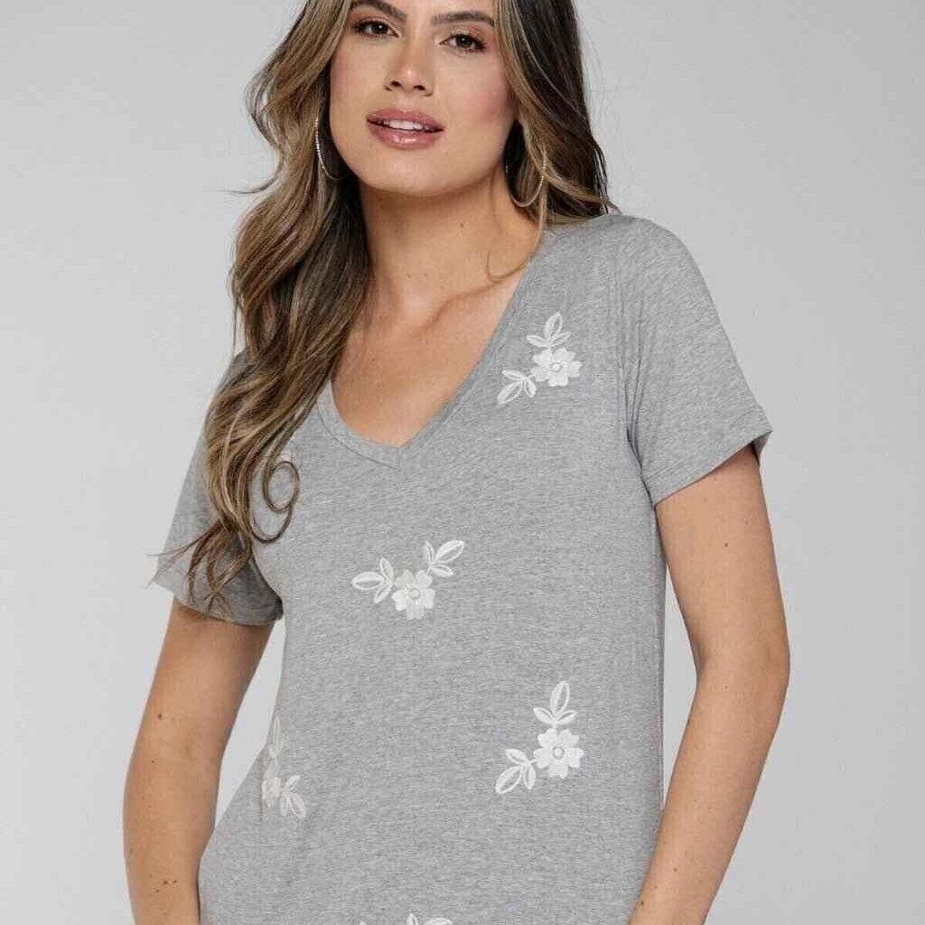 T-shirt Bordada Flores Alvas