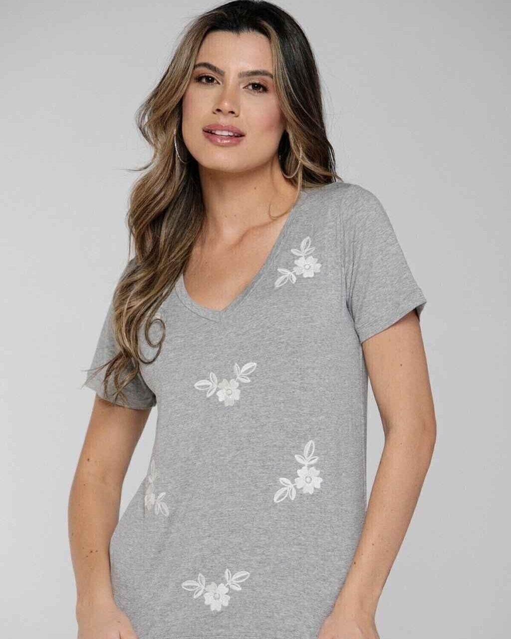 T-shirt Bordada Flores Alvas