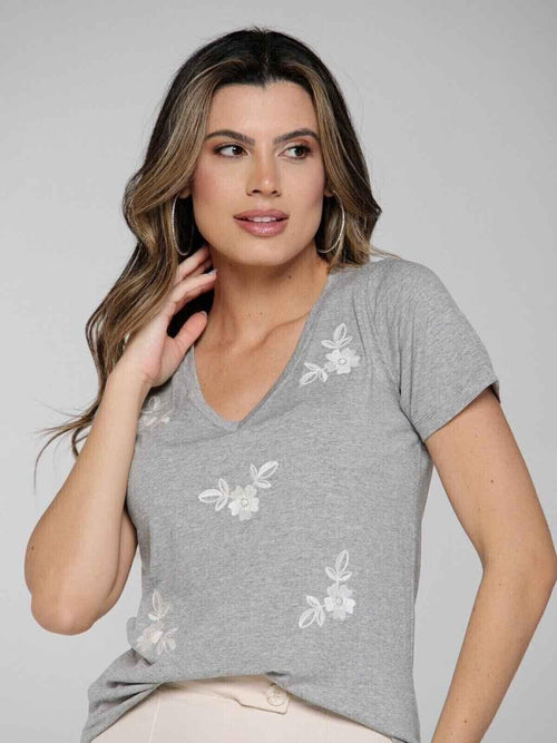T-shirt Bordada Flores Alvas