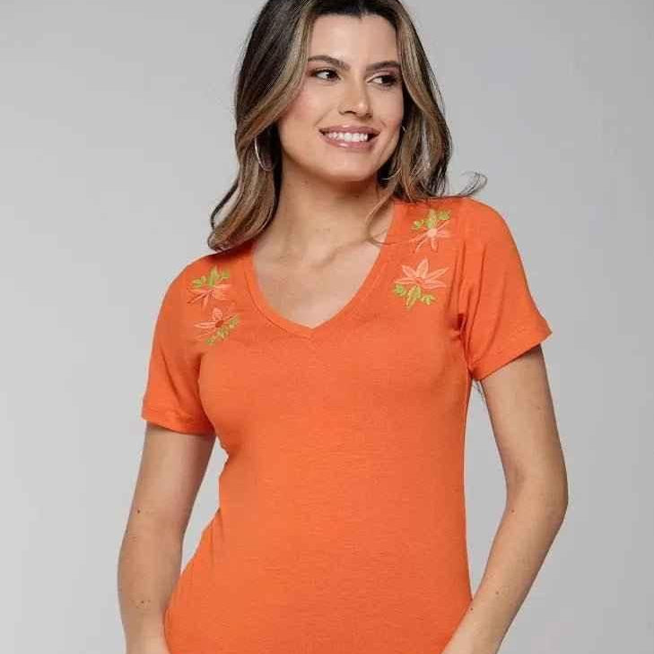 T-shirt Bordada Gardênia