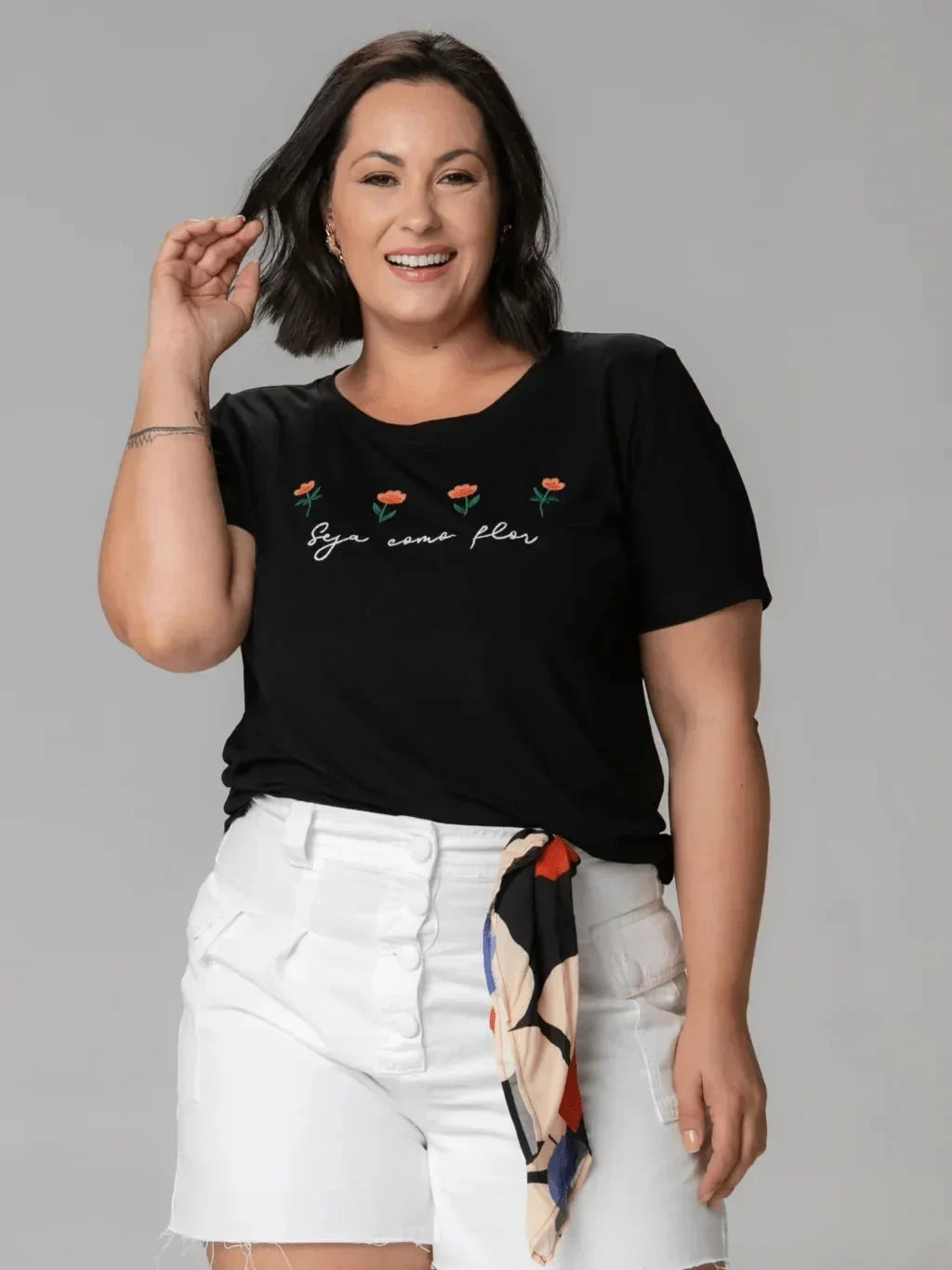 T-shirt Bordada Seja como flor - Divina Garota