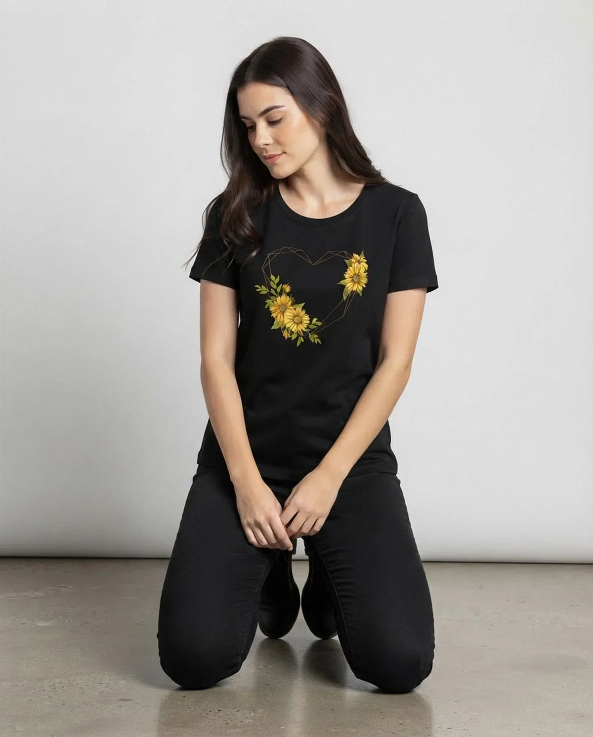 T-Shirt Coração Floral Girassol - Divina Garota