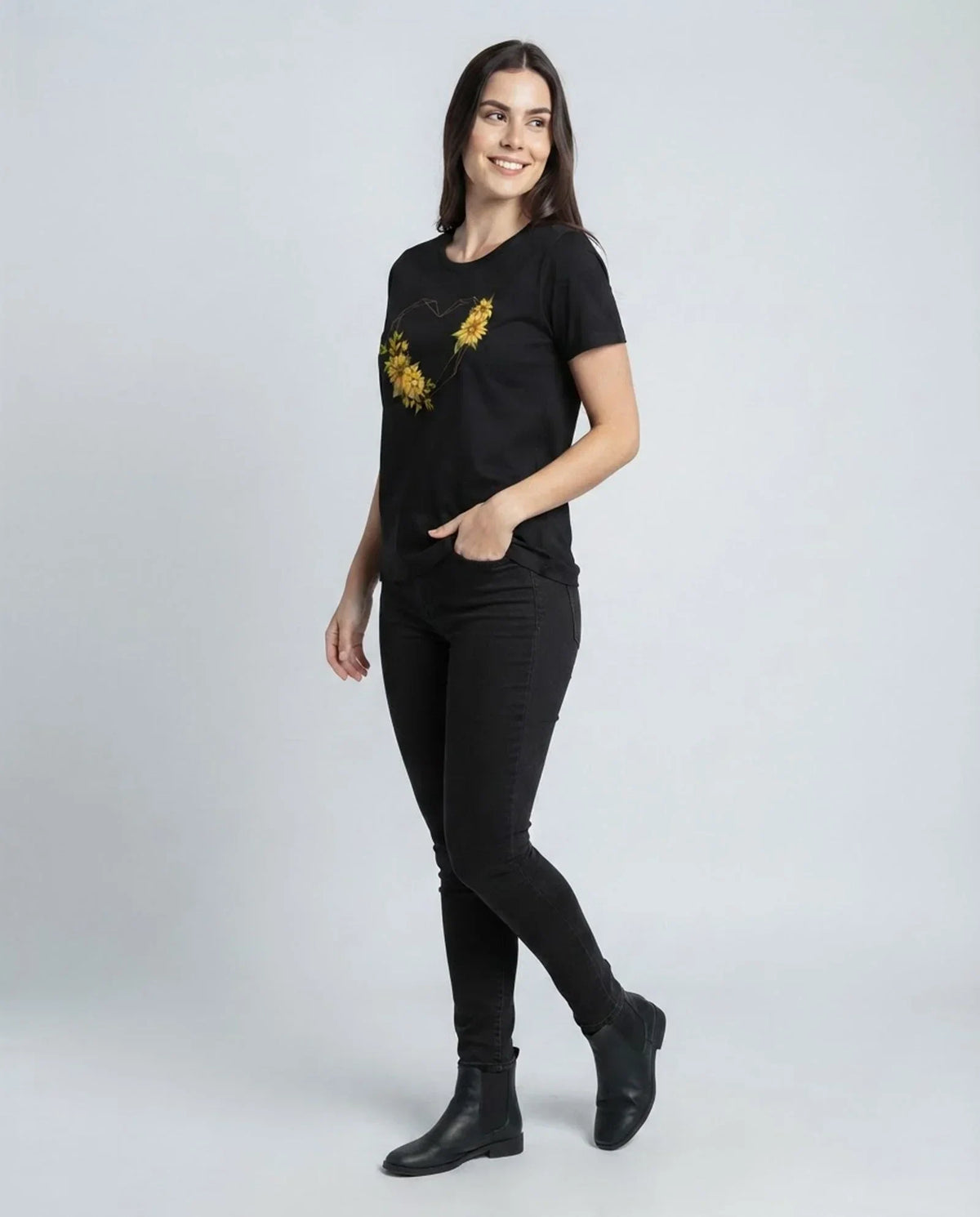 T-Shirt Coração Floral Girassol - Divina Garota