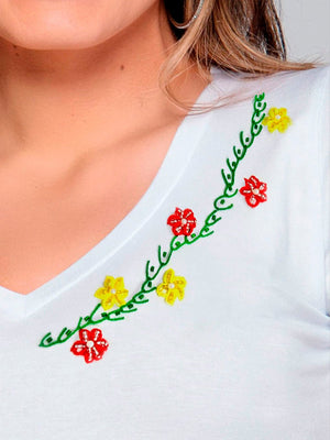 T-shirt Encanto Floral Bordada Manual - Divina Garota