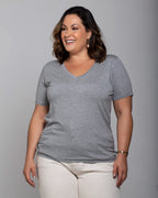 T-shirt Essencial Gola V - Divina Garota