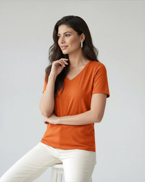 T-shirt Essencial Gola V - Divina Garota