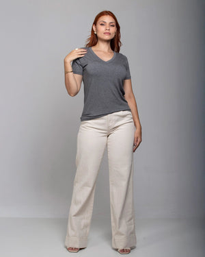 T-shirt Essencial Gola V - Divina Garota