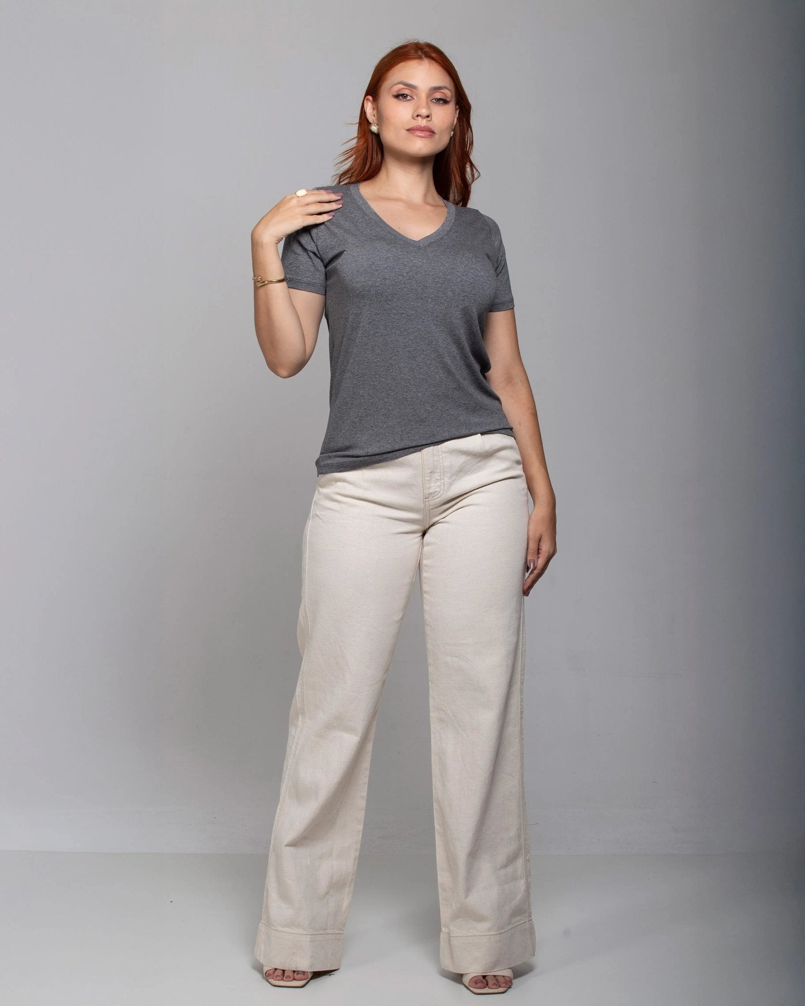 T-shirt Essencial Gola V - Divina Garota