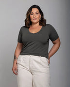 T-shirt Essencial Gola V - Divina Garota