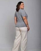 T-shirt Essencial Gola V - Divina Garota