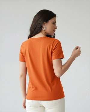 T-shirt Essencial Gola V - Divina Garota