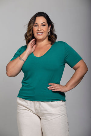 T-shirt Essencial Gola V - Divina Garota