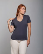 T-shirt Essencial Gola V - Divina Garota