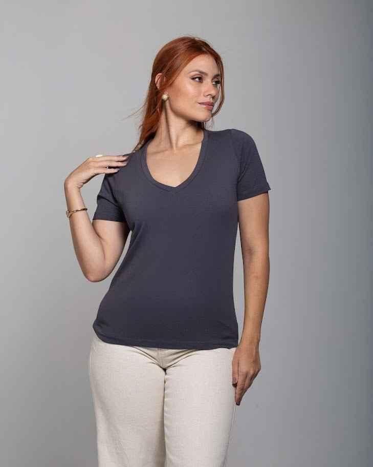 T-shirt Essencial Gola V