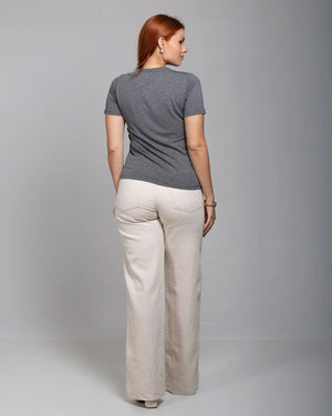 T-shirt Essencial Gola V - Divina Garota