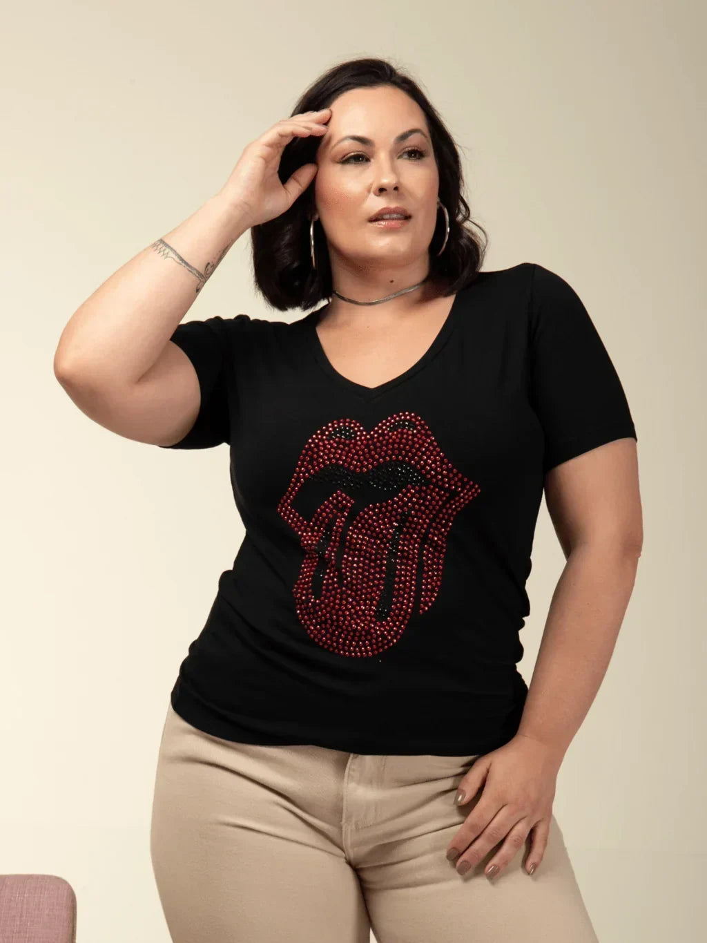 T-Shirt Língua Strass - Divina Garota