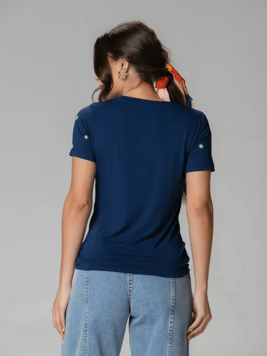 T-shirt Mini Margaridas Bordada - Divina Garota