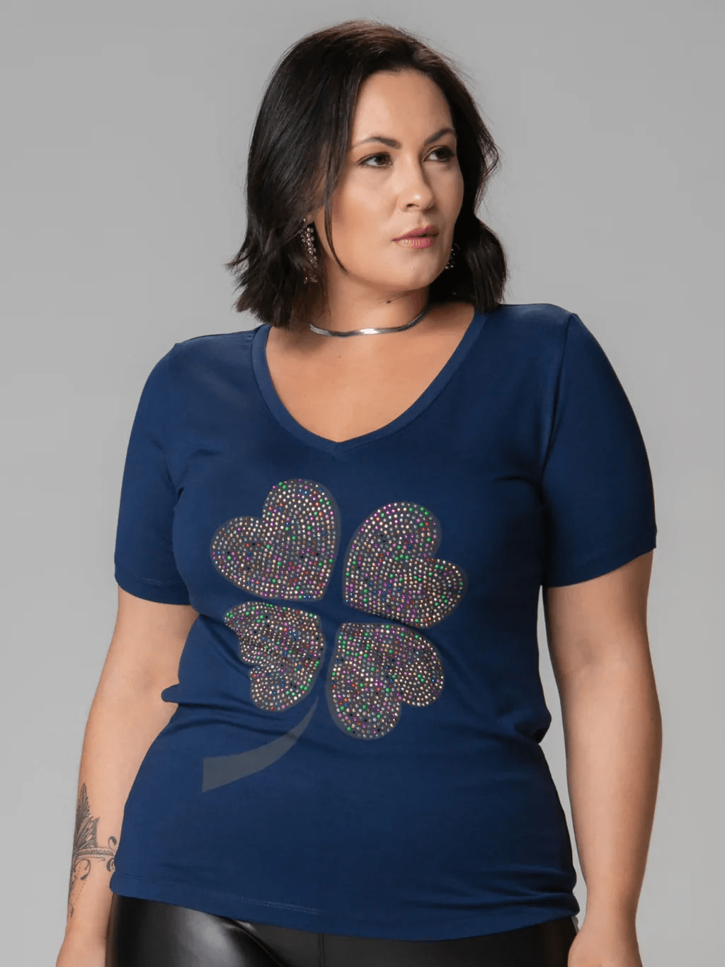 T-Shirt Trevo strass - Divina Garota